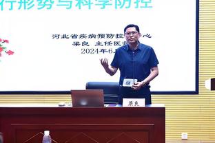 阿圭罗参加独立队表演赛，突入禁区后倒地导致肩膀脱臼