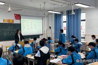 琼斯本场数据：1粒进球，2次关键传球，5射3正，评分8.6分